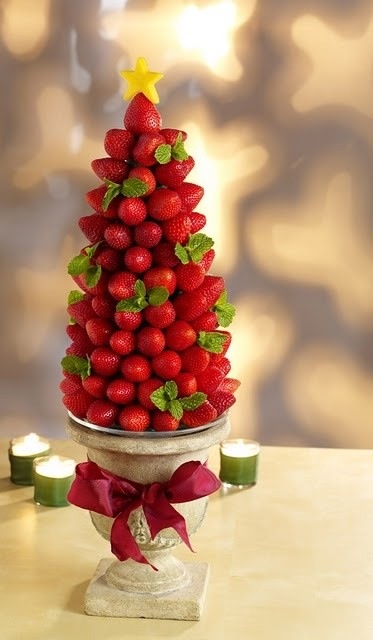 A Strawberry Sensational Christmas Centerpiece!